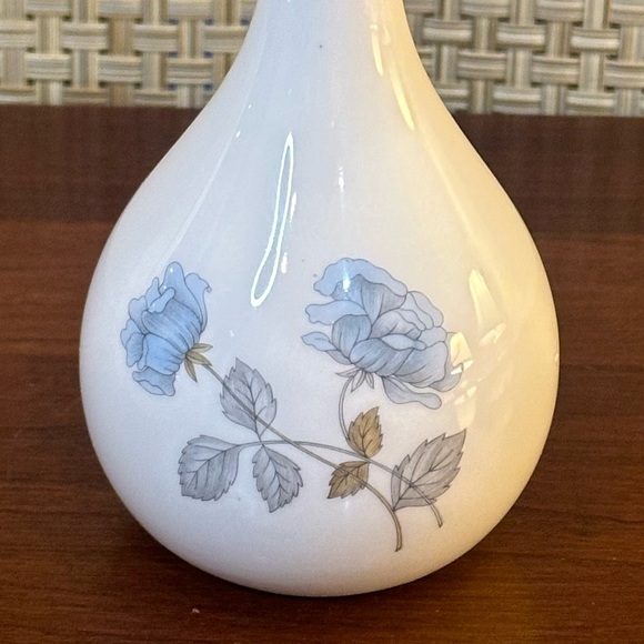 🌟HP🌟VTG 1970s-80s Wedgwood Ice Rose Bone China Flower Bud Vase Blue Rose Eng - Picture 2 of 10